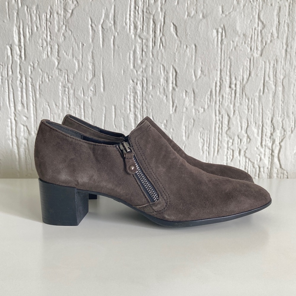 Munru Brown Suede Shoes Size 9.5